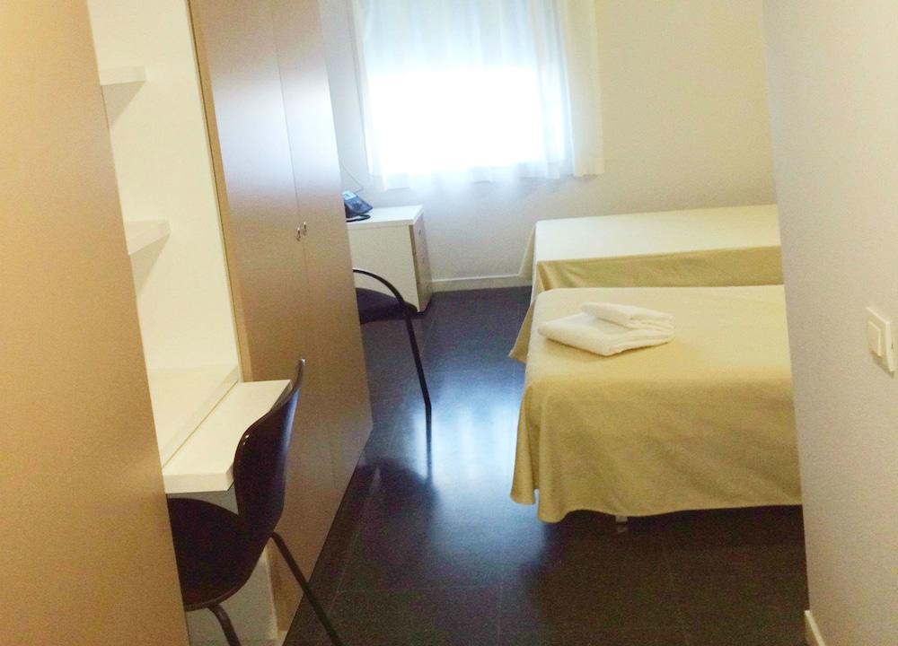 Residencia Universitaria Resa Roberto De Nobili Sant Cugat del Vallès Екстериор снимка