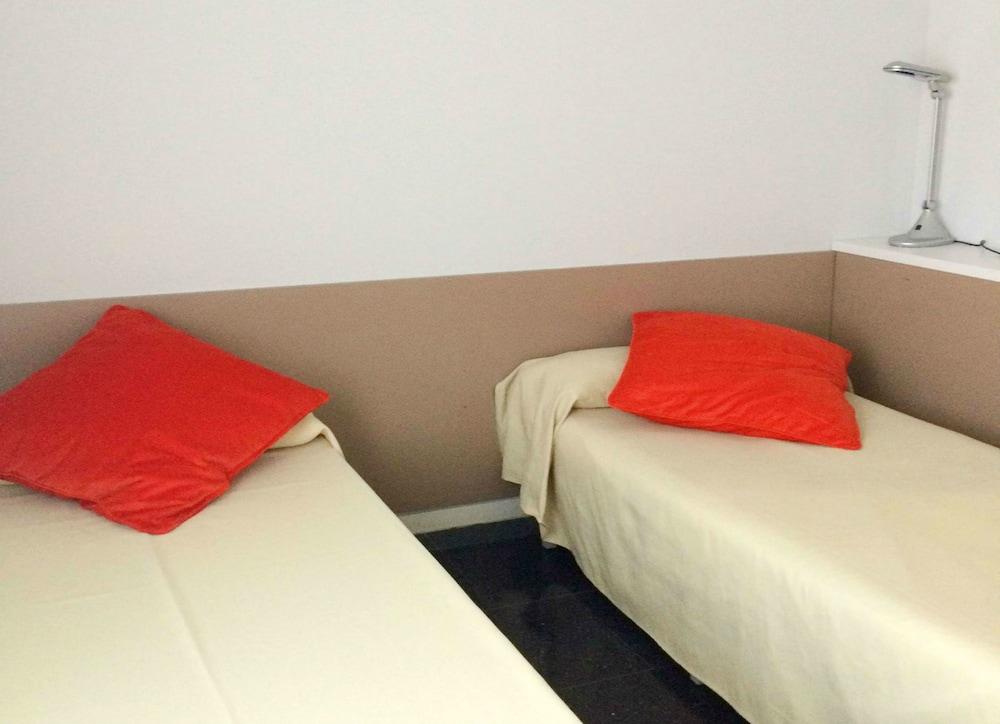 Residencia Universitaria Resa Roberto De Nobili Sant Cugat del Vallès Екстериор снимка