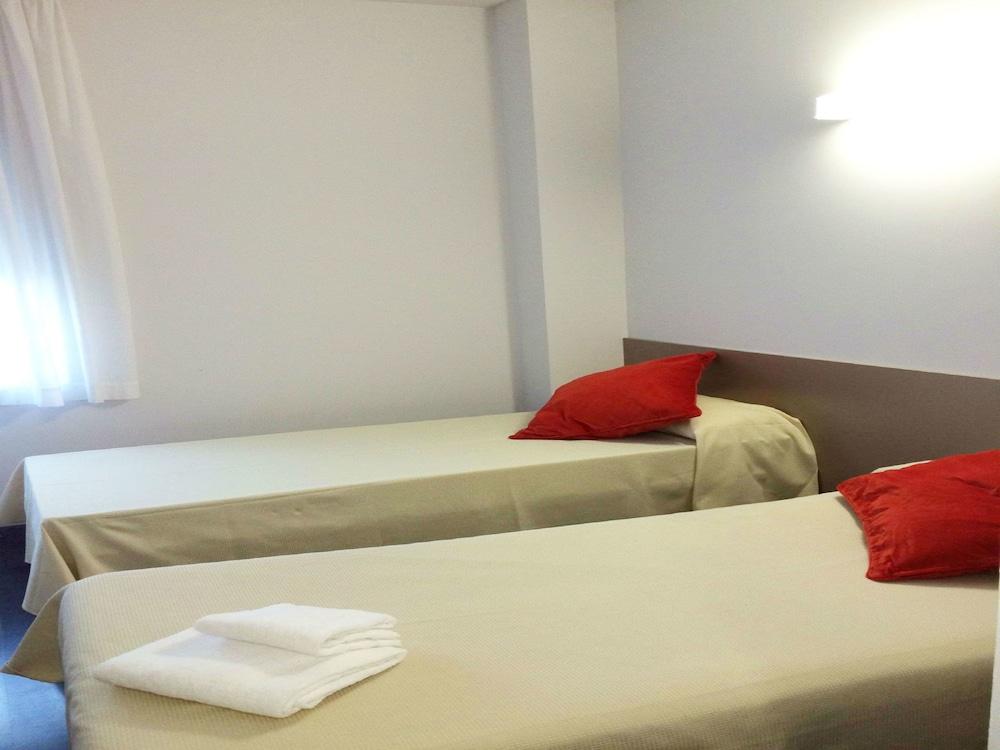 Residencia Universitaria Resa Roberto De Nobili Sant Cugat del Vallès Екстериор снимка