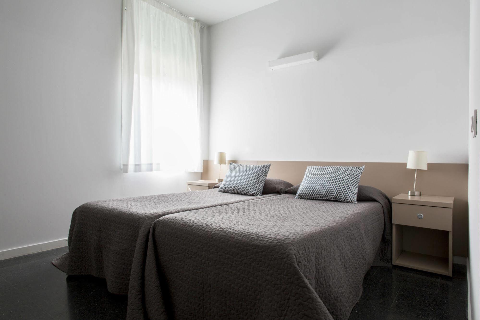 Residencia Universitaria Resa Roberto De Nobili Sant Cugat del Vallès Екстериор снимка