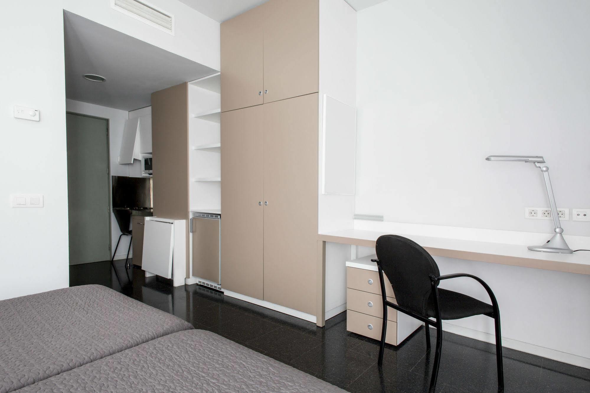 Residencia Universitaria Resa Roberto De Nobili Sant Cugat del Vallès Екстериор снимка