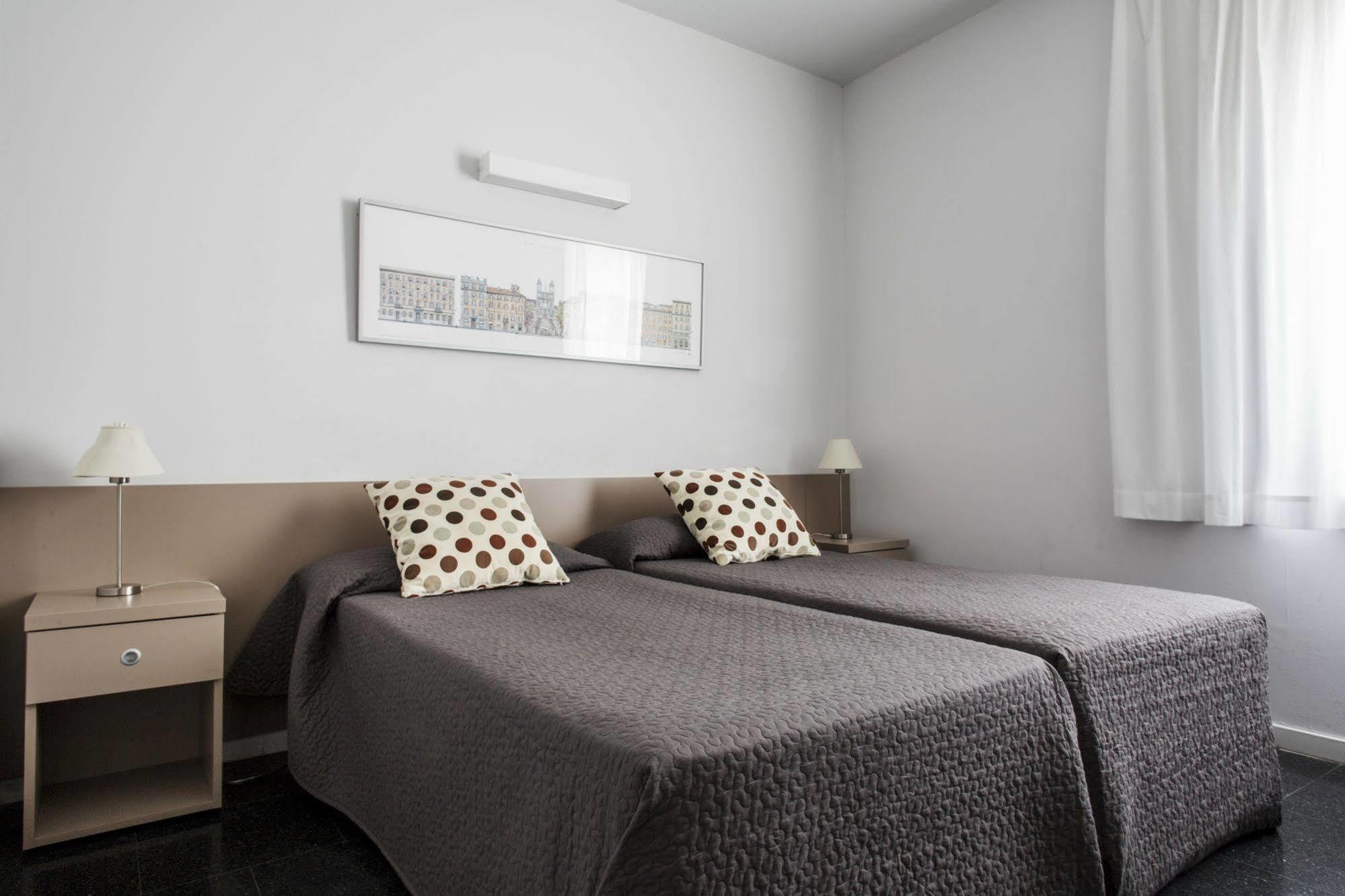 Residencia Universitaria Resa Roberto De Nobili Sant Cugat del Vallès Екстериор снимка