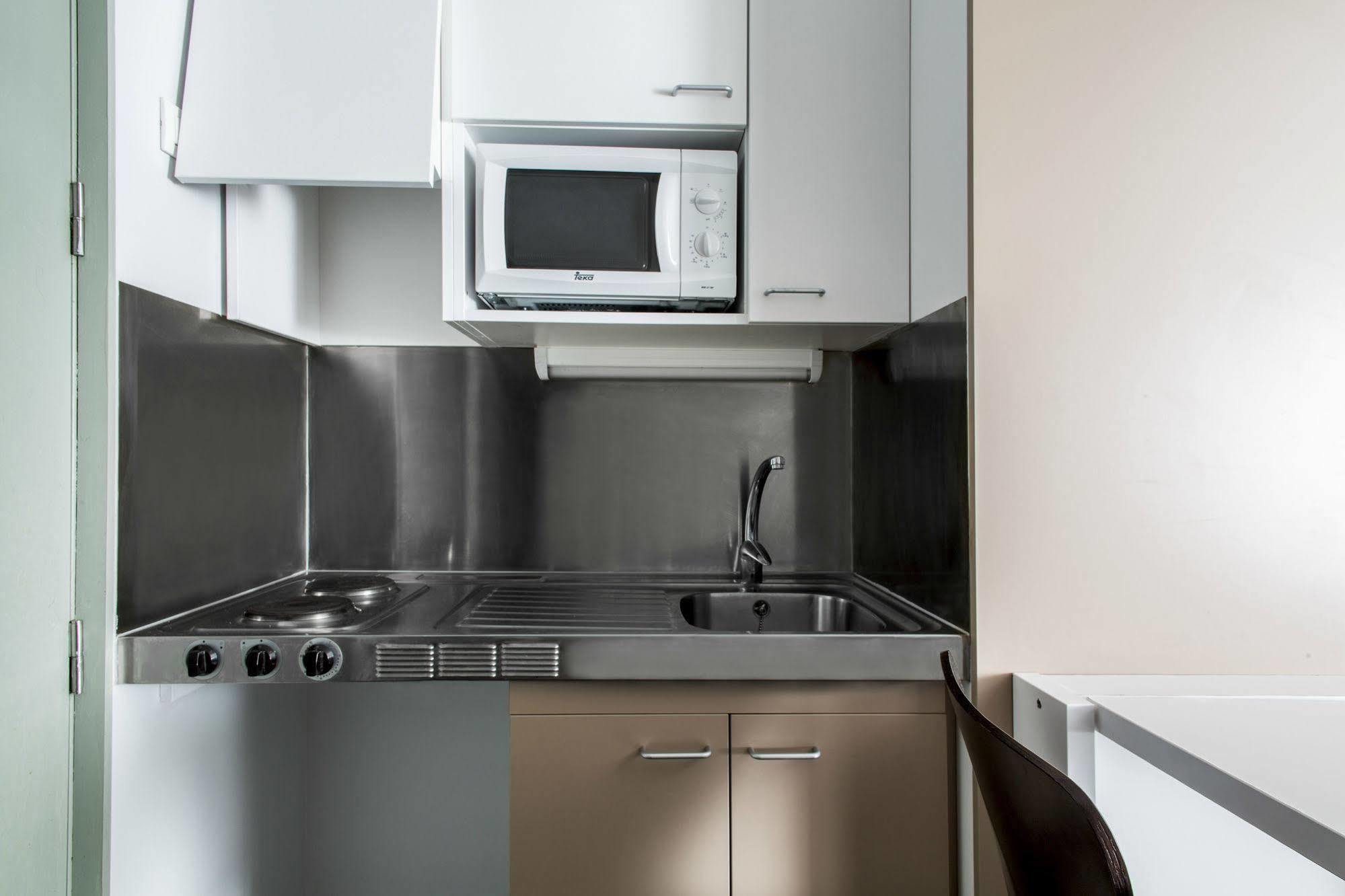 Residencia Universitaria Resa Roberto De Nobili Sant Cugat del Vallès Екстериор снимка