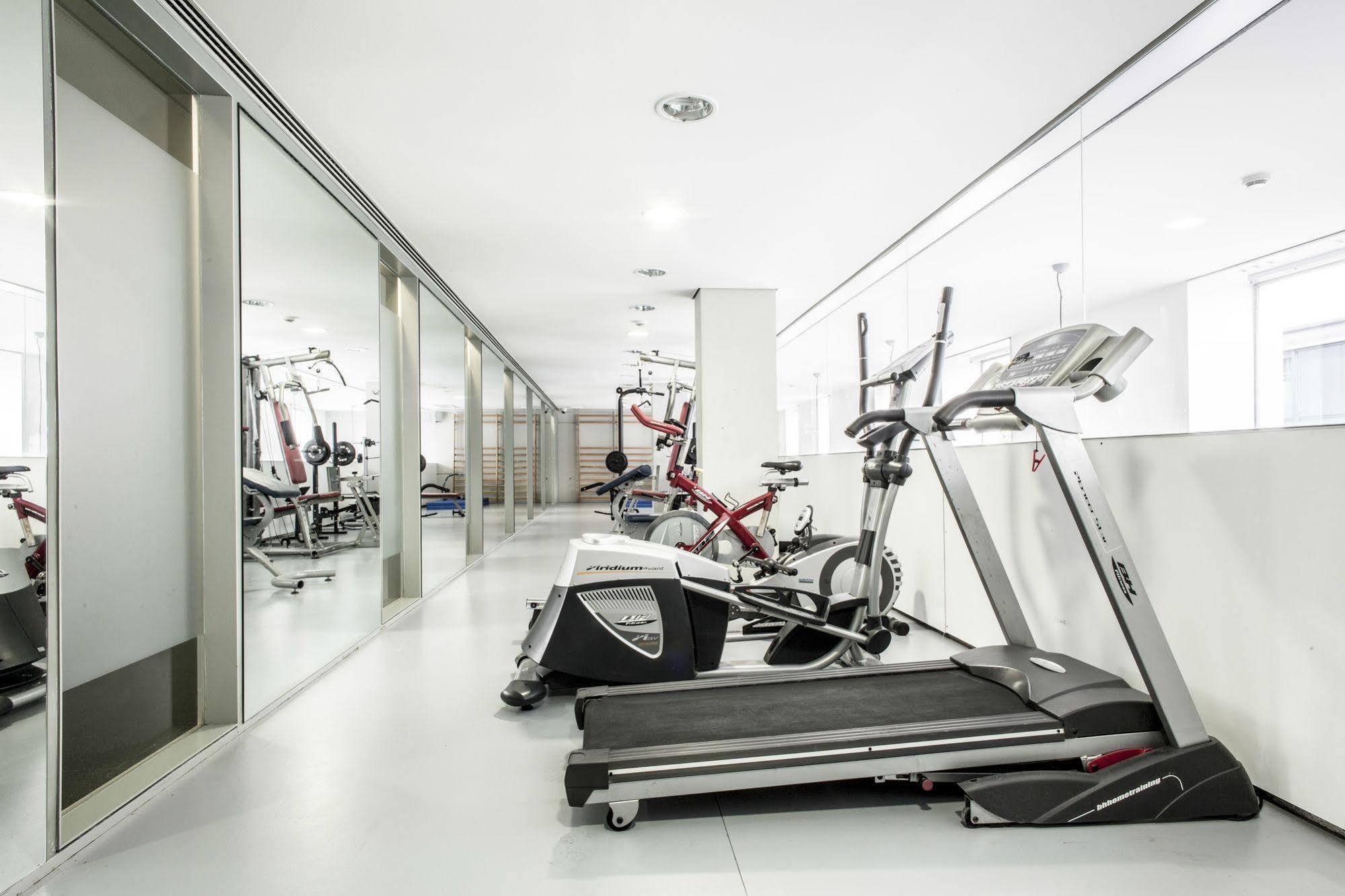 Residencia Universitaria Resa Roberto De Nobili Sant Cugat del Vallès Екстериор снимка