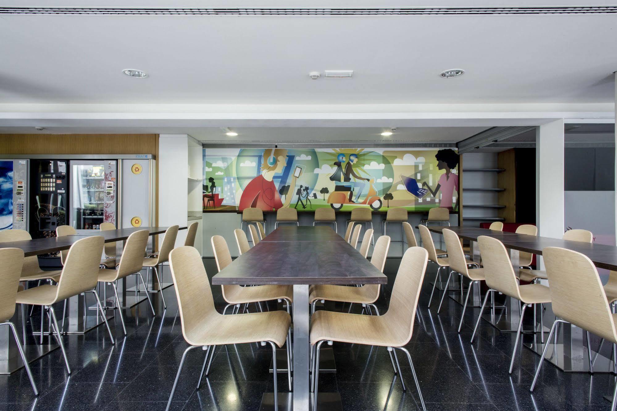 Residencia Universitaria Resa Roberto De Nobili Sant Cugat del Vallès Екстериор снимка